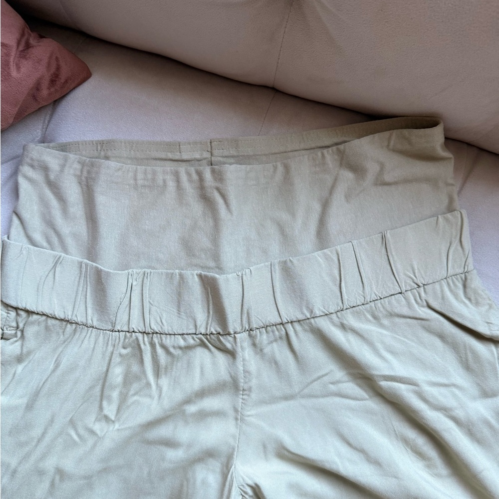 Women's H&M Maternity Green Khaki Pants - Picture 2 of 3